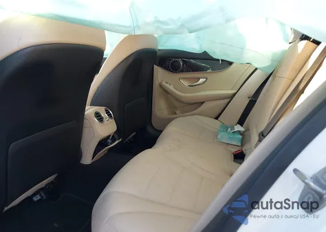 2019 Mercedes-Benz C 300 z USA, uszkodzony, nr VIN WDDWF8DB8KR483163